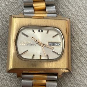 SEIKO DX VINTAGE SQUARE FACED MEN’S WATCH. With date on right.
